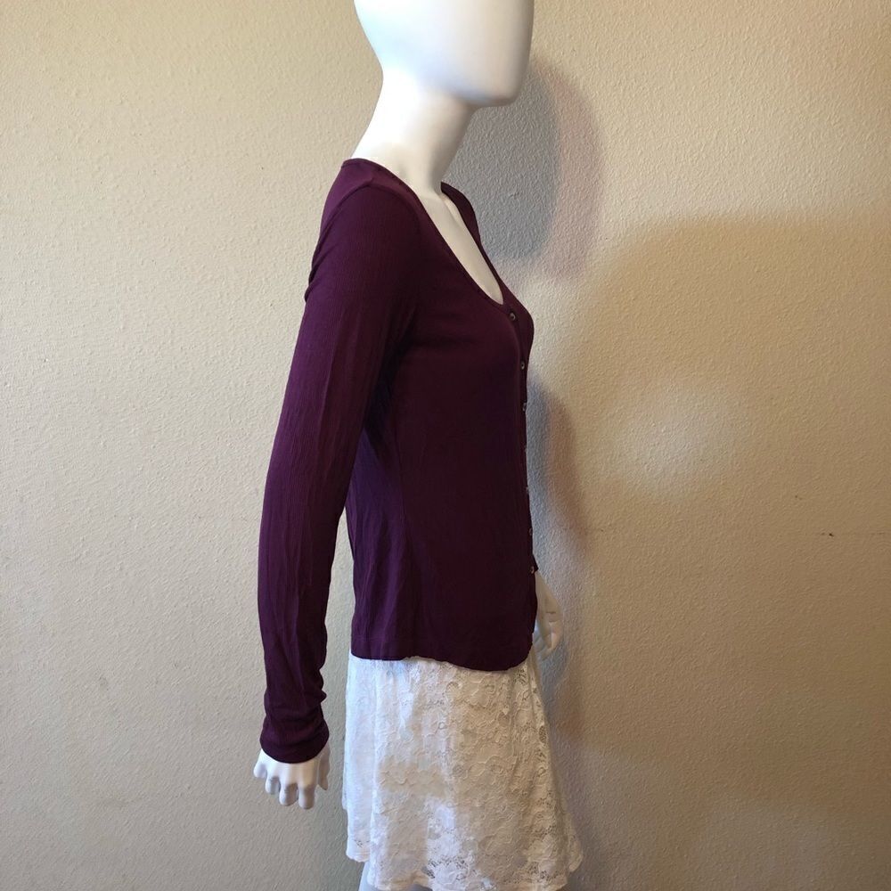 Socialite Button Front Top Size Small - Picture 5 of 8